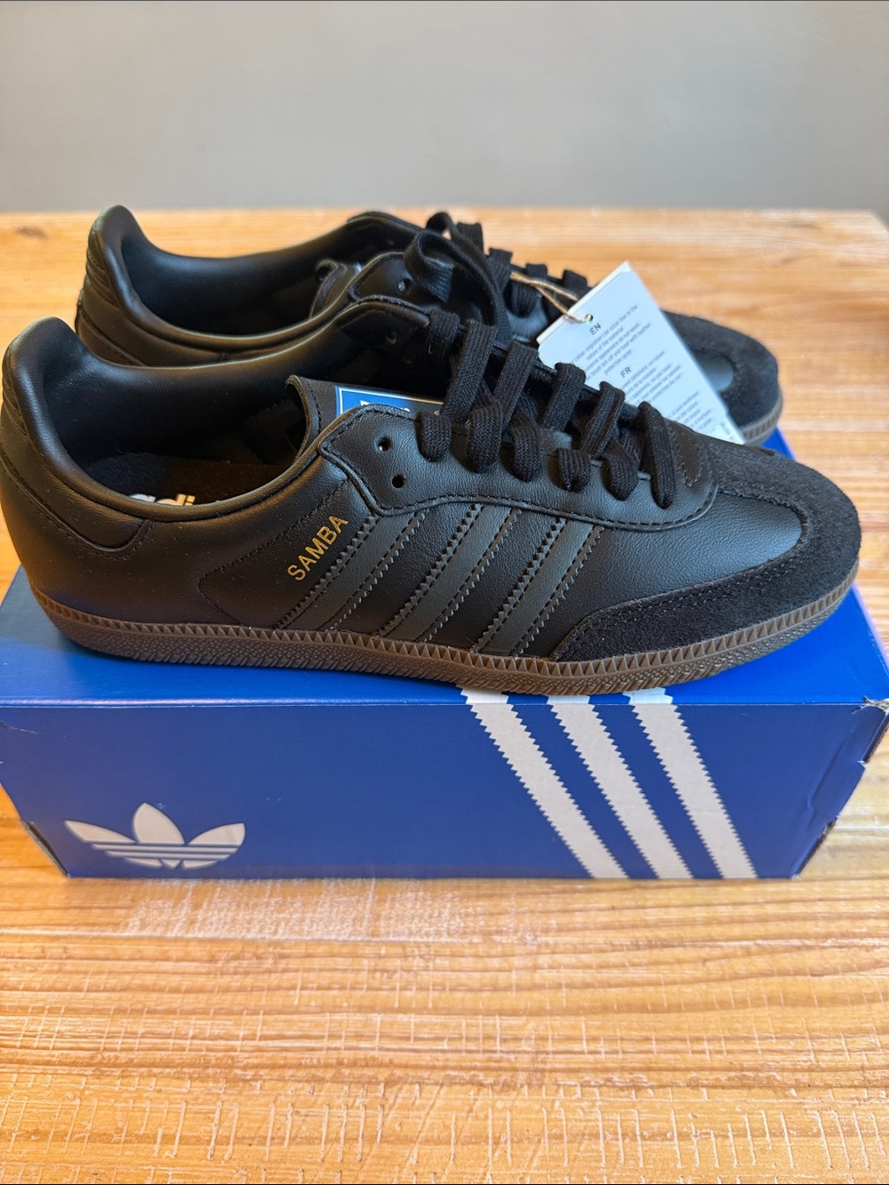adidas Samba Classic Black with Gum Sole Men’s 6.5 Women’s 7.5
